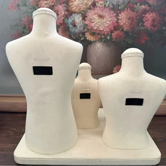 Brighton Cream Velvet Jewelry Display Set - Picture 3 of 3